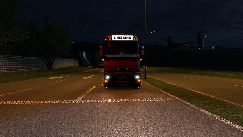 Tinted Headlights and Orange Foglight for Renault-T v1.0